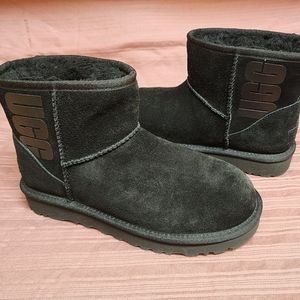 Women's UGG Mini Classic Logo Boots Black Size 6 5.5